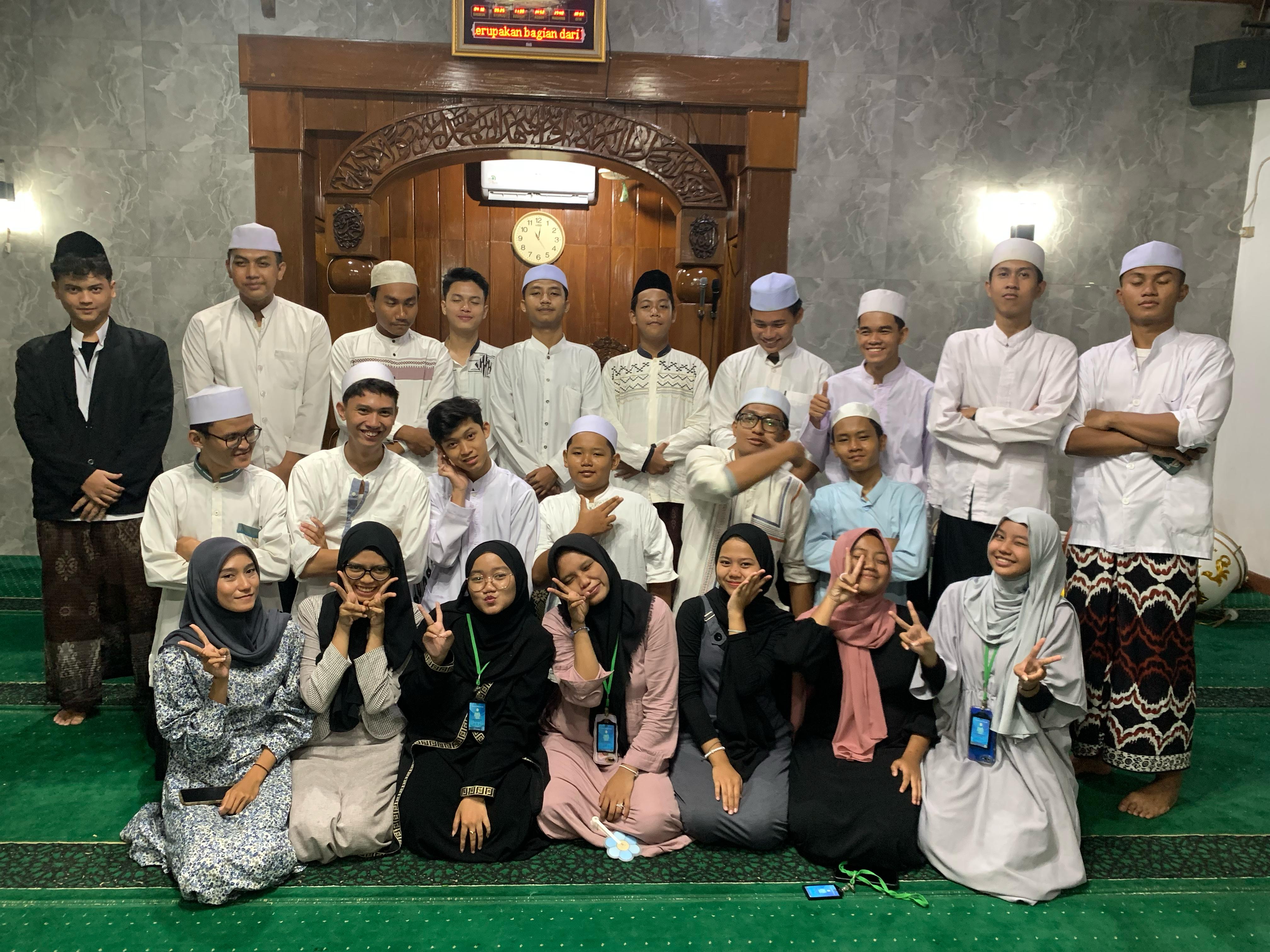 Gambar untuk Antusias Remaja Masjid dalam Memeriahkan Maulid nabi Muhammad SAW